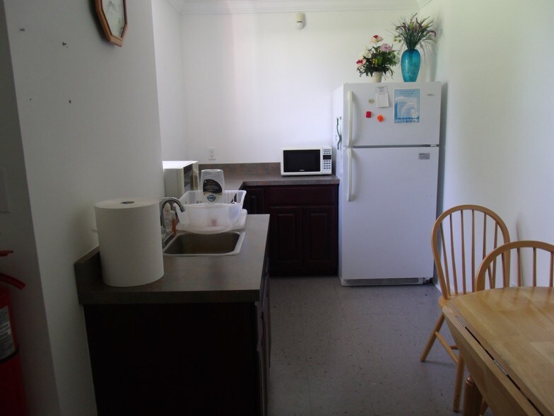 More Photos Of 1000 Elm St, Fulton Freestanding For Sale