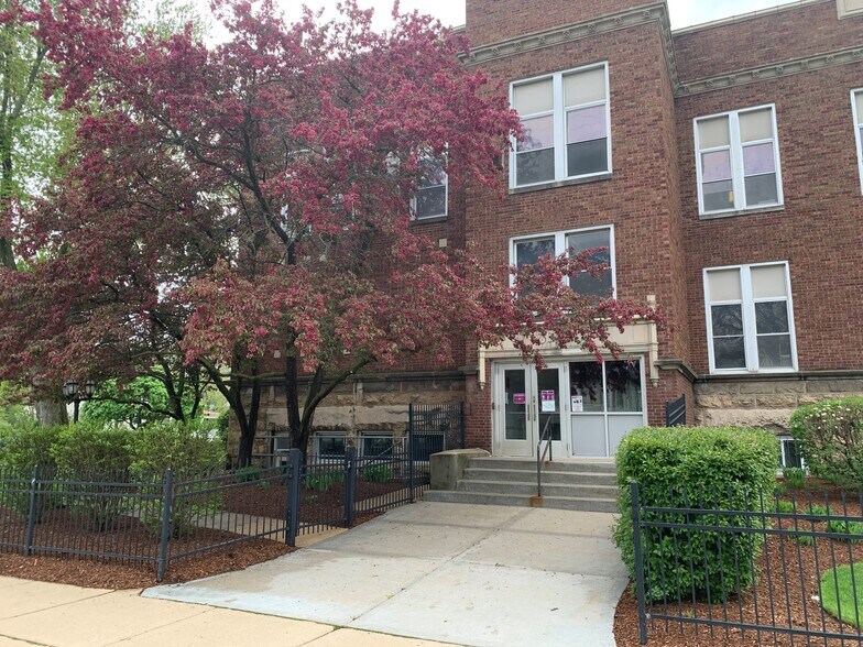 More Photos Of 1358 4th Ave, Rockford Office Residential For Sale