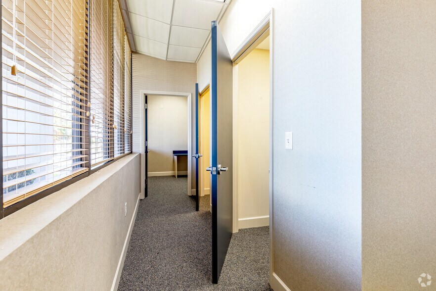 More Photos Of 2046 Bayshore Blvd, Dunedin Storefront Retail Office For Sale