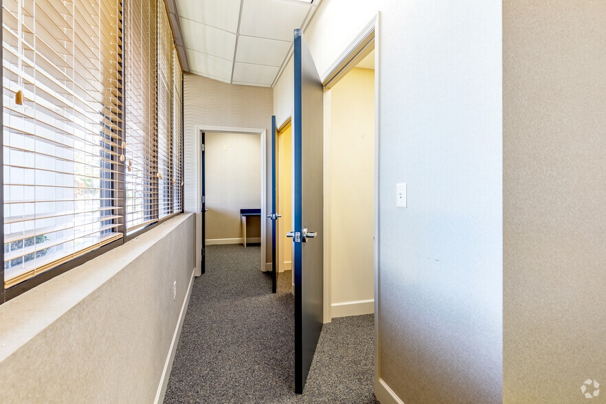 More Photos Of 2046 Bayshore Blvd, Dunedin Storefront Retail Office For Sale