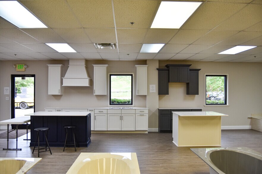 More Photos Of 130 Commercial Ct, Alabaster Warehouse For Sale