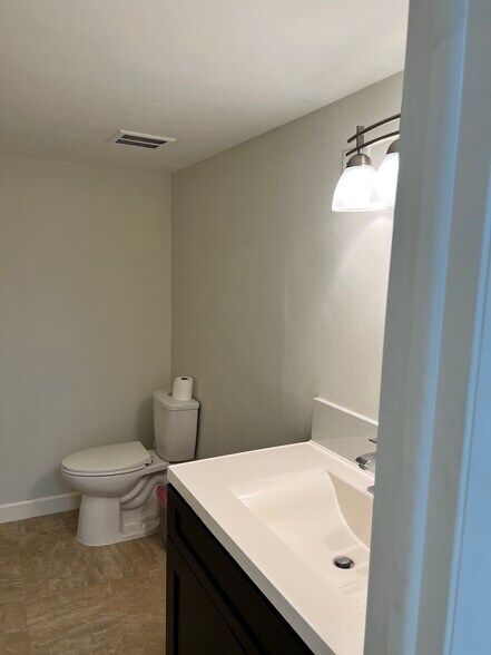 More Photos Of 3035 E Commercial Blvd, Fort Lauderdale Medical For Sale