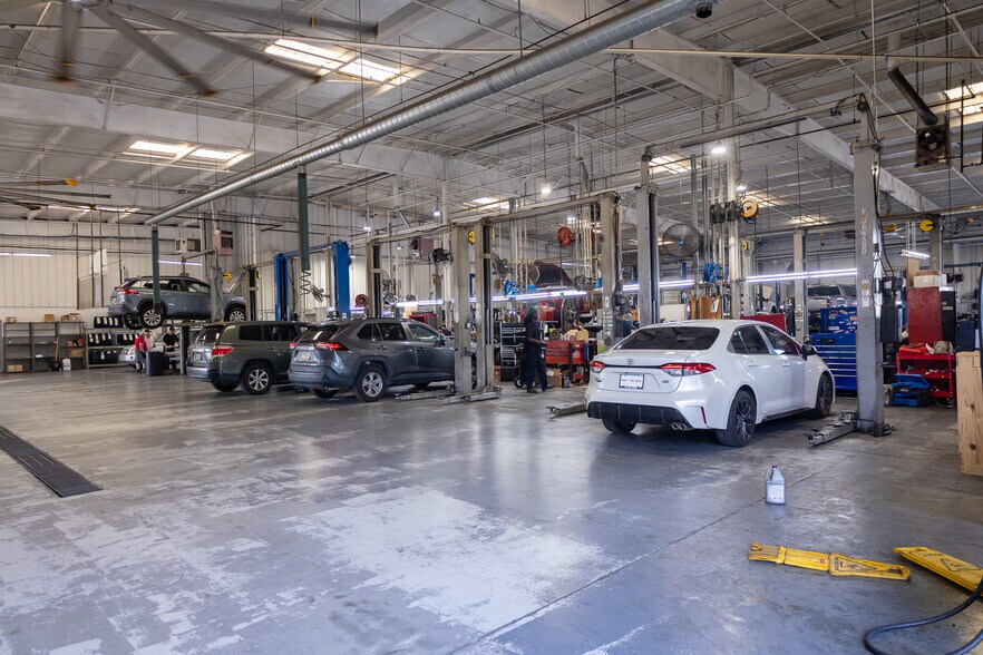 More Photos Of 6865 Jonesboro Rd, Morrow Auto Dealership For Sale