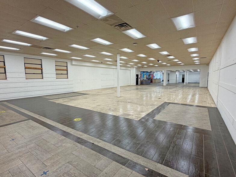 More Photos Of 11501 Hart St, North Hollywood Manufacturing For Lease