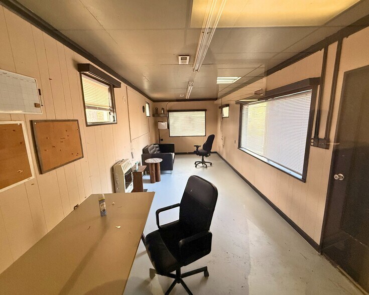 More Photos Of 7387 N West st, Falcon Flex For Lease