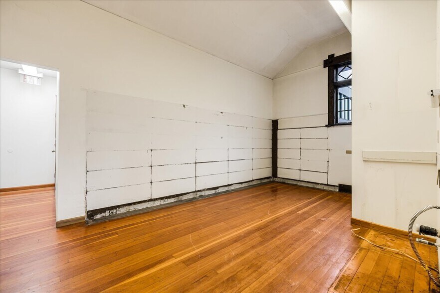 More Photos Of 5827 SE 91st Ave, Portland Medical For Sale