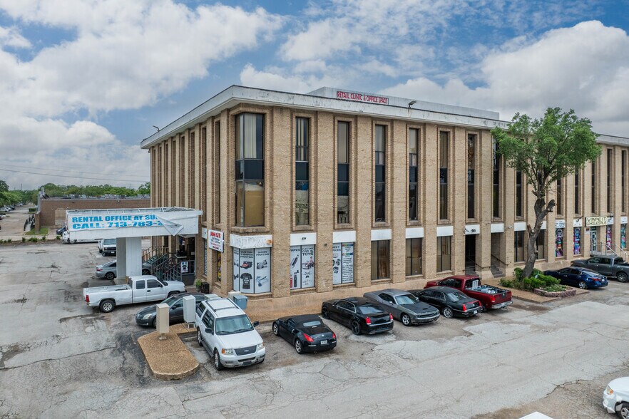 More Photos Of 7400 Harwin Dr, Houston Office For Sale