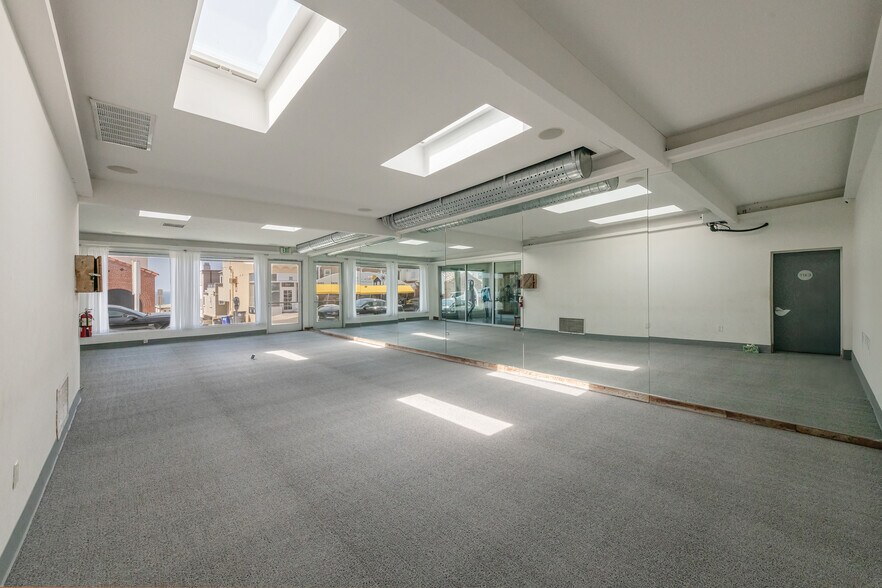 More Photos Of 3308 Highland Ave, Manhattan Beach Storefront Retail Office For Sale