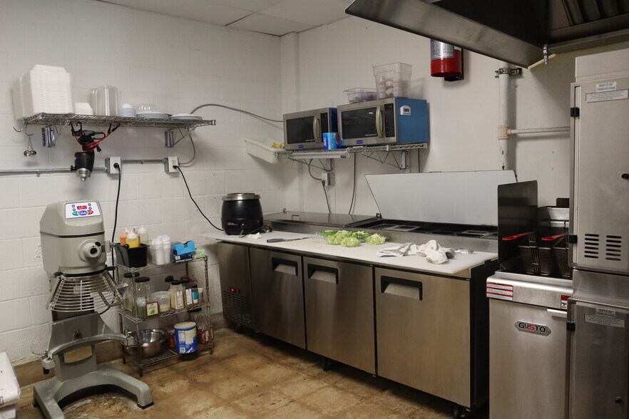 More Photos Of 7210-7224 Blanco Rd, San Antonio Unknown For Lease