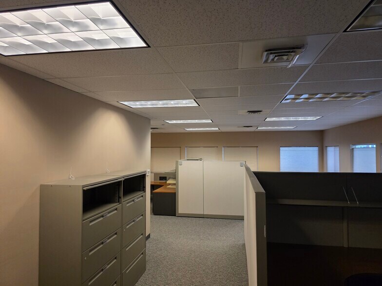 More Photos Of 2805 Saint Andrews Loop, Pasco Office For Lease