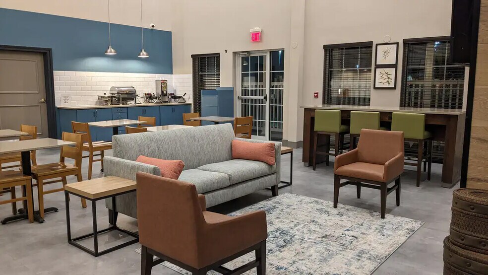 More Photos Of 130 Holiday Blvd, Covington Hotel For Sale