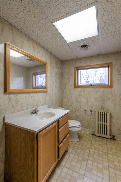 More Photos Of 726 S Broadway, Aurora Warehouse For Sale