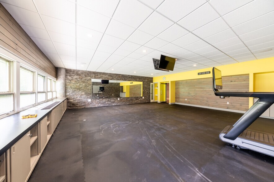 More Photos Of 145 School Rd, Mount Morris Office For Sale