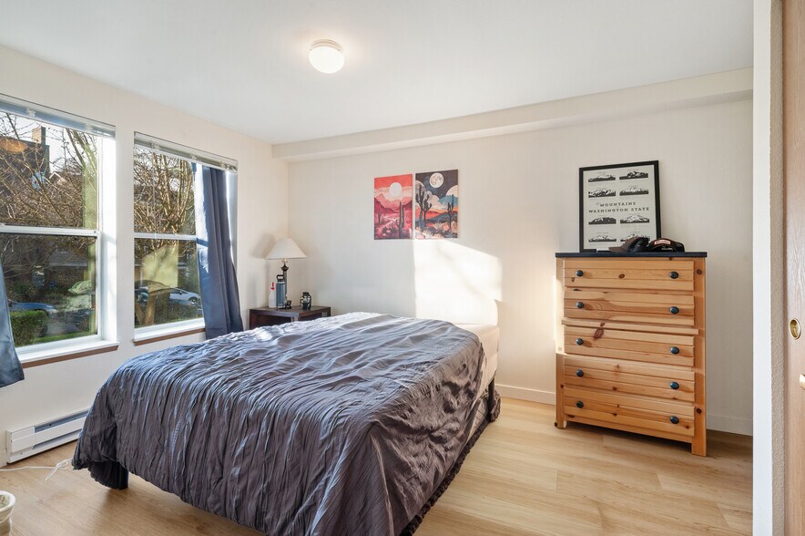 More Photos Of 2418 NW 57th St, Seattle Multifamily For Sale