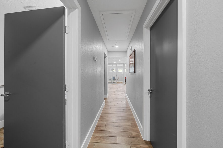 More Photos Of 29519 W Hawthorne Dr, Spring Flex For Sale