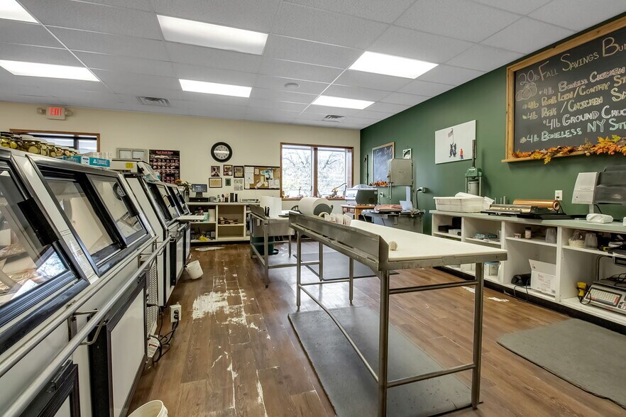 More Photos Of 38 Washington St, Ellicottville Storefront For Sale