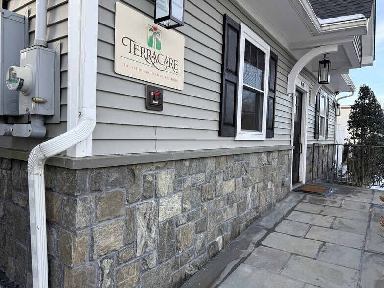 More Photos Of 90 Ramapo Valley Rd, Oakland Freestanding For Lease