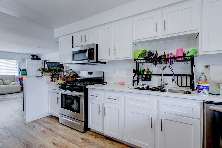 More Photos Of 1720 Cerritos Ave, Long Beach Apartments For Sale