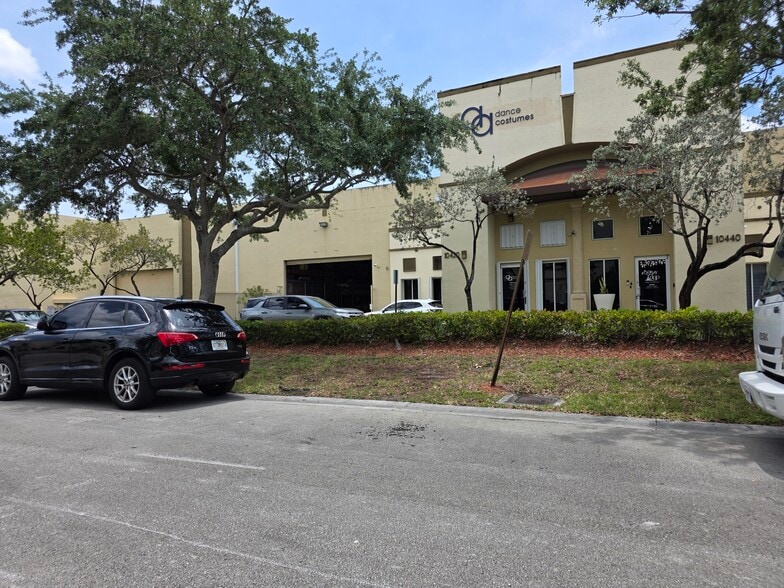 More Photos Of 10420 NW 37th Ter, Miami Warehouse For Sale