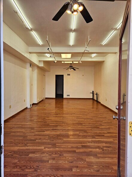 More Photos Of 1732 E Carson St, Pittsburgh Storefront Retail Residential For Lease
