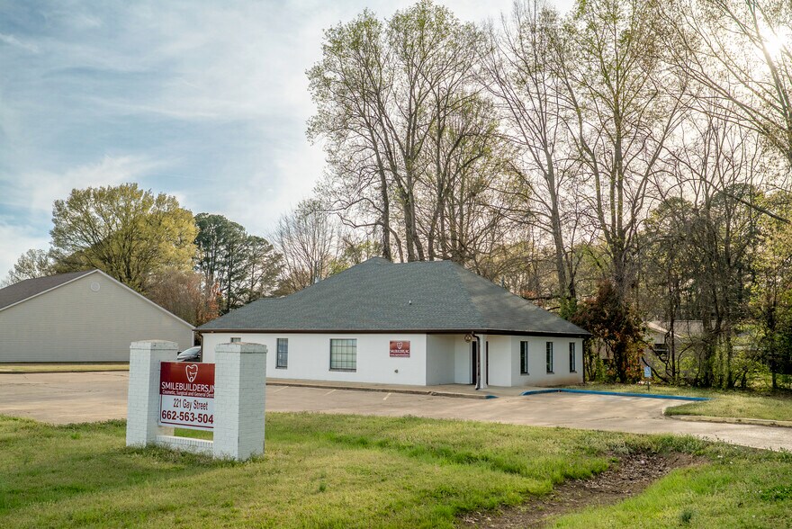 More Photos Of 221 Gay St, Batesville Medical For Sale