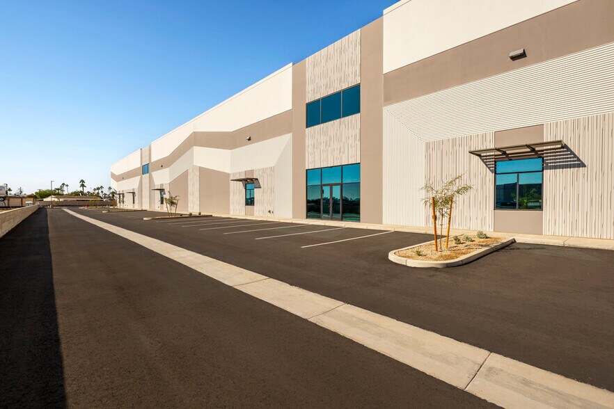 More Photos Of 725 N Eliseo C. Felix Jr Way, Avondale Warehouse For Lease