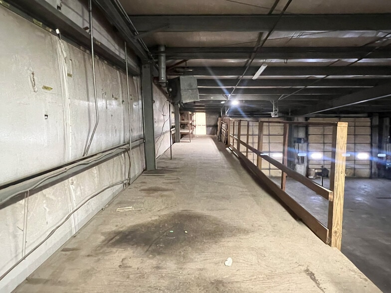 More Photos Of 7171 W Ridge Rd, Fairview Warehouse For Lease