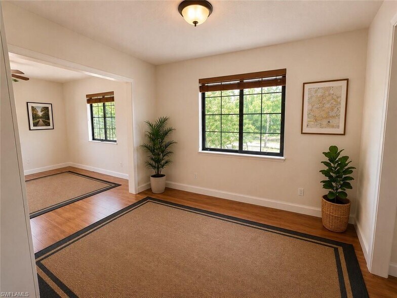 More Photos Of 1825 Washburn Ave, Naples Showroom For Lease