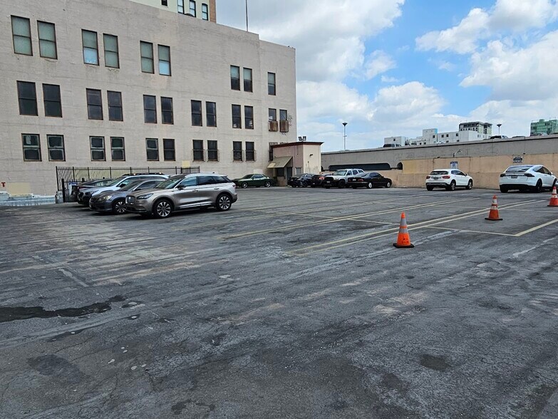 More Photos Of 629-641 S Los Angeles St, Los Angeles Storefront For Lease