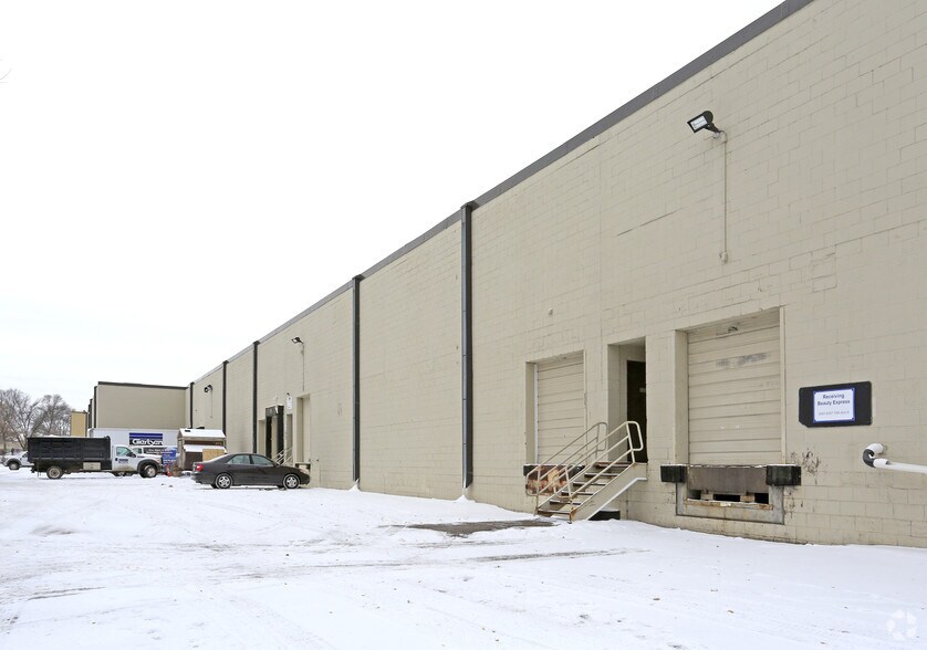 More Photos Of 8325-8459 N 10th Ave, Golden Valley Warehouse For Lease