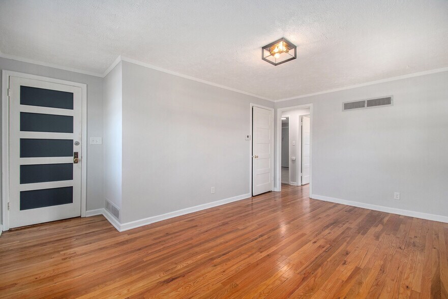 More Photos Of 5519 Northwest Radial Hwy, Omaha Medical For Sale