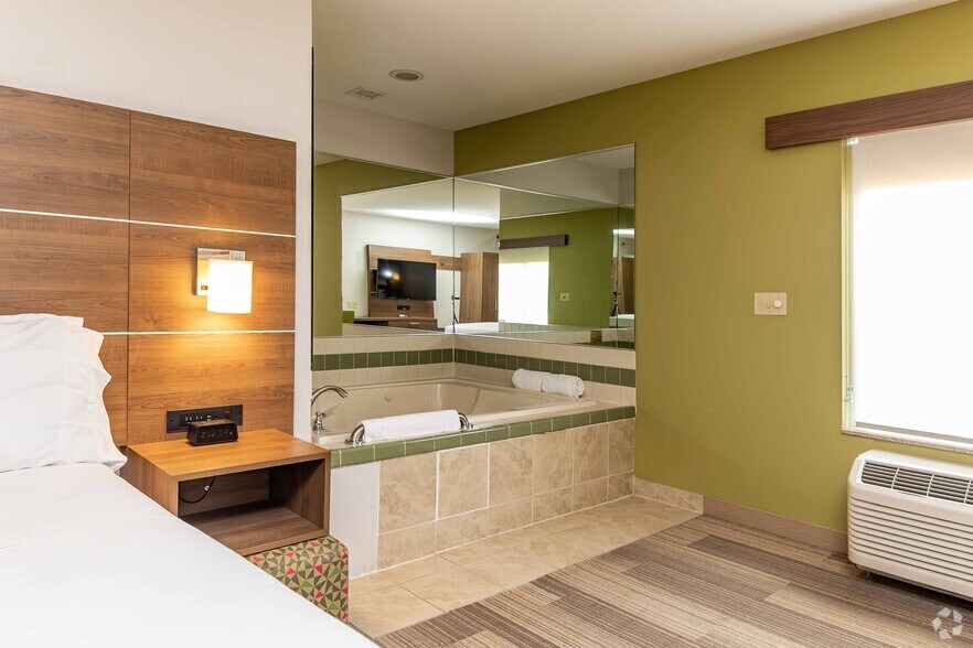 More Photos Of 80 Old Nicolette Rd, Mineral Wells Hotel For Sale
