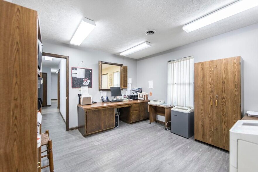 More Photos Of 231 Riverview, Oglethorpe Office For Sale