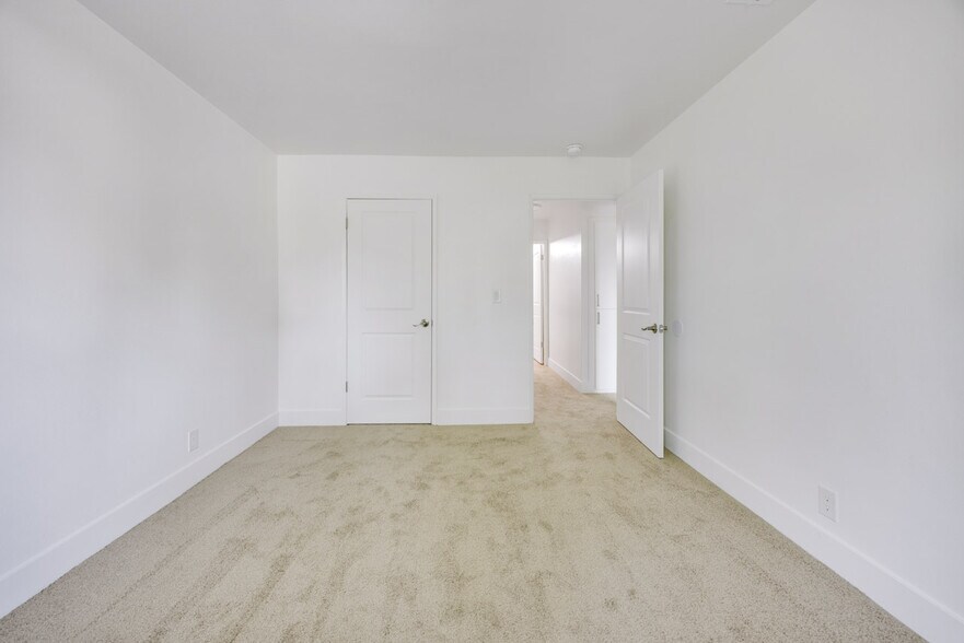 More Photos Of 1700 E Tabor Ave, Fairfield Apartments For Sale