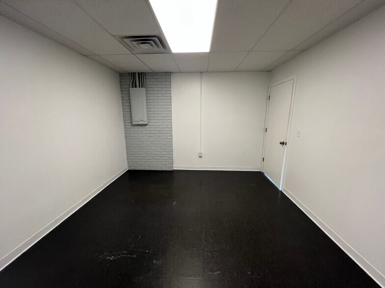 More Photos Of 1305 S Raccoon Rd, Youngstown Storefront Retail Office For Lease