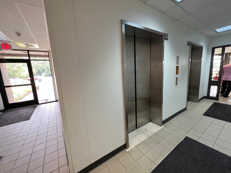 More Photos Of 4317 Ramsey St, Fayetteville Office For Sale