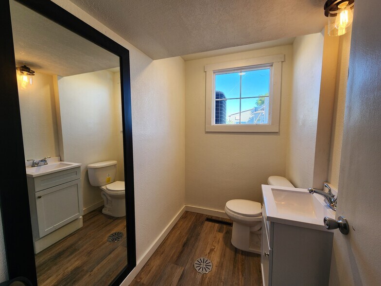 More Photos Of 1445 S Poplar St, Casper Office Residential For Lease