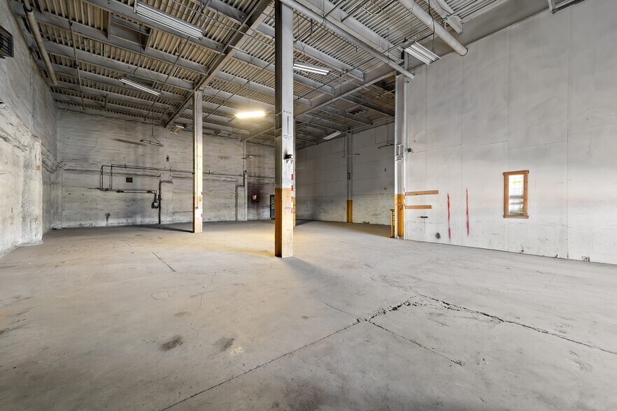 More Photos Of 35-75 Rue De L'acier, Coteau-du-lac Manufacturing For Lease