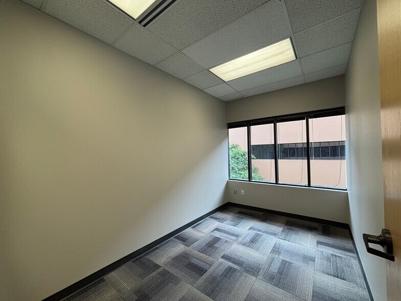 More Photos Of 3900 Arctic Blvd, Anchorage Office For Sale