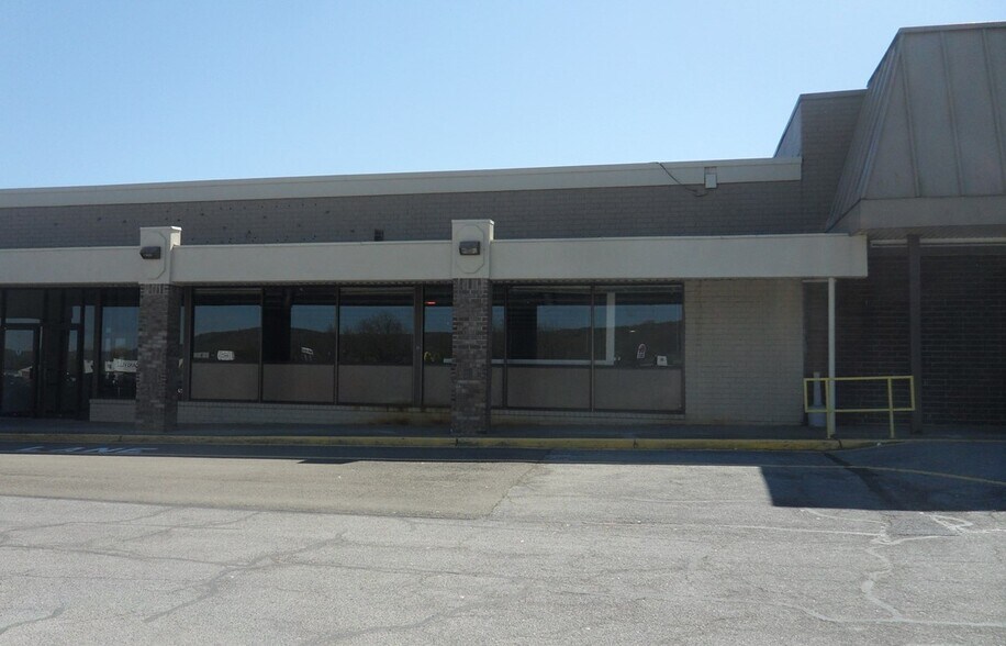 More Photos Of 10-40 Village Plz, Dansville Unknown For Lease