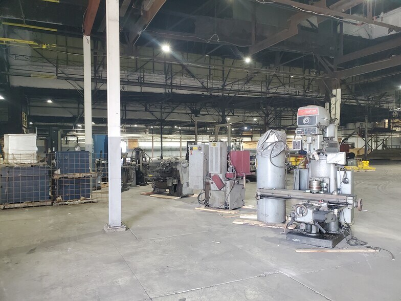 More Photos Of 1301 Raspberry St, Erie Warehouse For Lease
