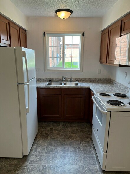 More Photos Of 1605 Collins St, Webster City Apartments For Sale