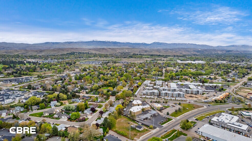 More Photos Of 1442 E State St, Eagle Land For Lease