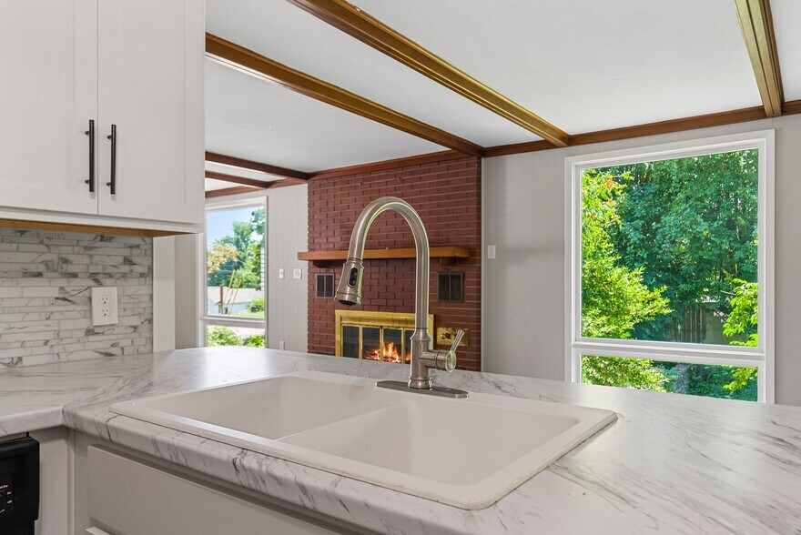 More Photos Of 454 Big Hill Ave, Richmond Office For Sale