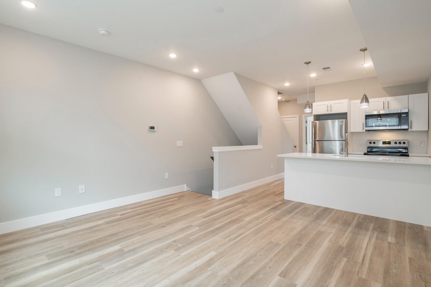 More Photos Of 2010 N 8th St, Philadelphia Apartments For Sale