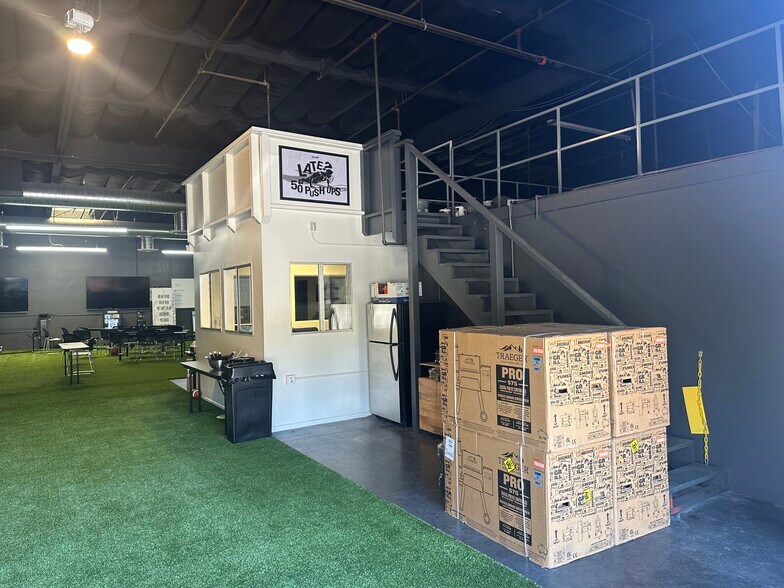 More Photos Of 8460 Red Oak St, Rancho Cucamonga Warehouse For Lease