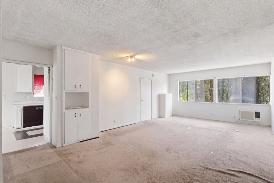 More Photos Of 18611 Clark St, Tarzana Apartments For Sale