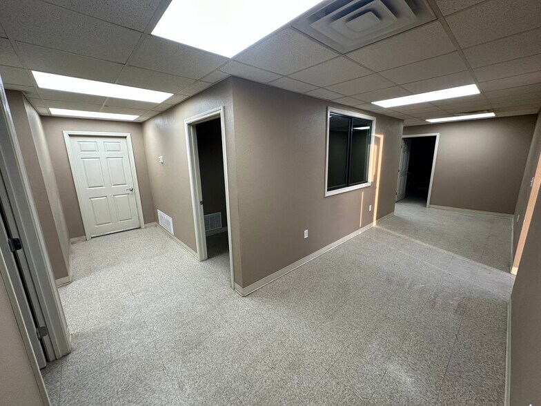 More Photos Of 3460 S Fulton Ave, Odessa Warehouse For Lease