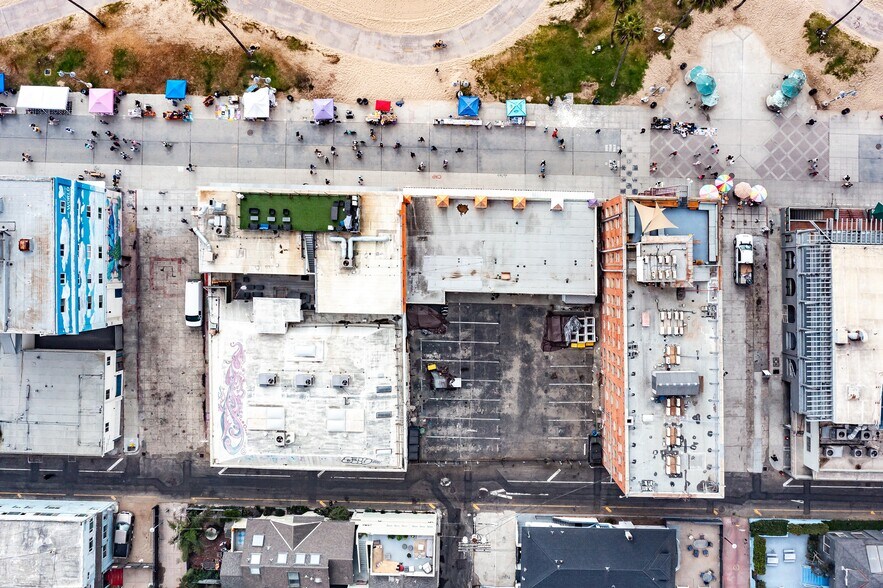 More Photos Of 1011-1011 Ocean Front Walk, Venice Storefront Retail Office For Sale