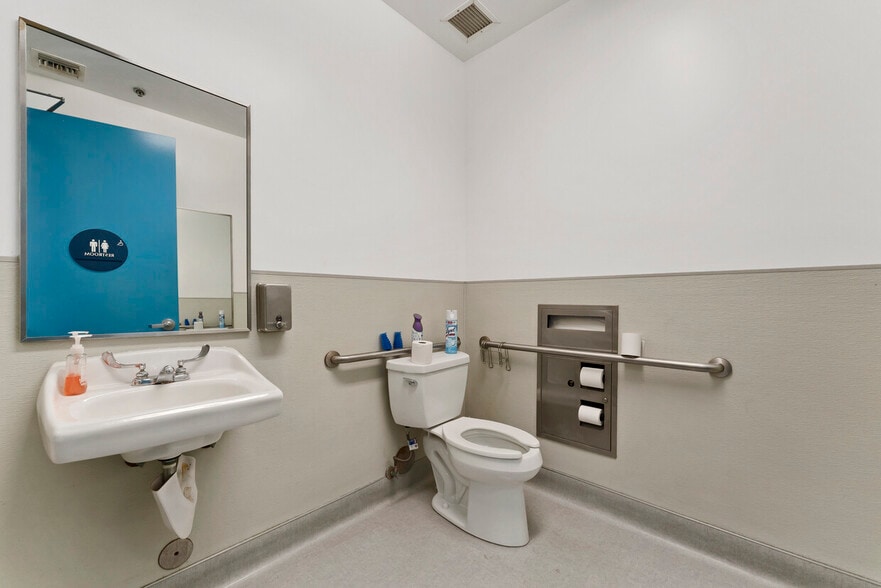 More Photos Of 17232 Red Hill Ave, Irvine Healthcare For Lease